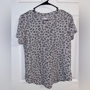 Old Navy cheetah print t-shirt, size medium
